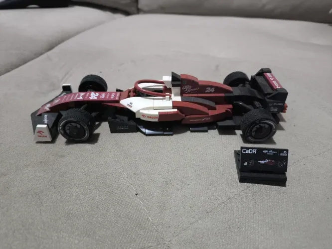 Carrinho de Fórmula 1 - Alfa Romeo #24