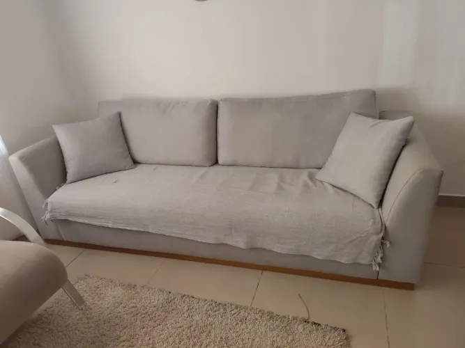Sofá Cinza Claro Confortável