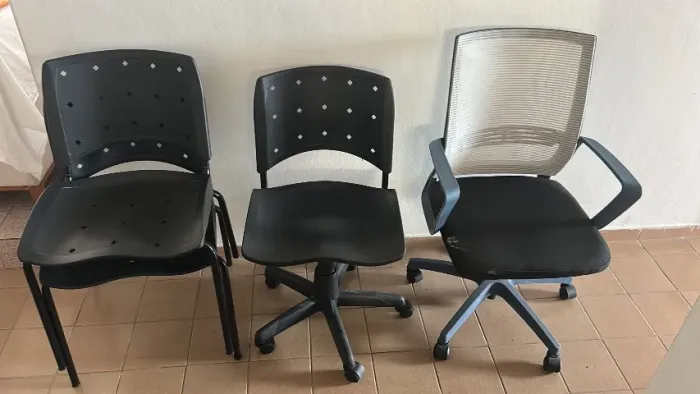 4 Cadeiras de escritório e recepção