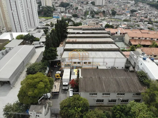 Pavilhão/Galpão para alugar no bairro São Pedro - Osasco/SP