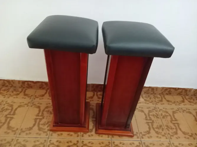2 banquetas 