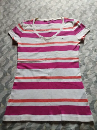 Camiseta Tommy Hilfiger listrada+Short.
