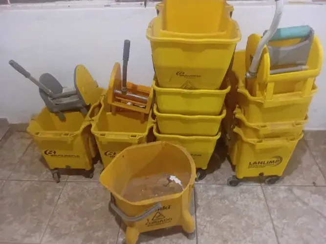 Balde Mop Com e sem Espremedor Carrinho - Bralimpia