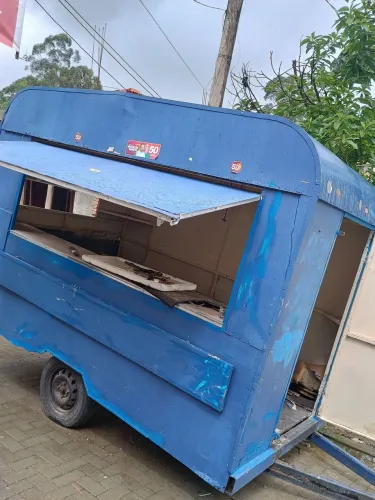 Trailer semi novo pronto para uso 