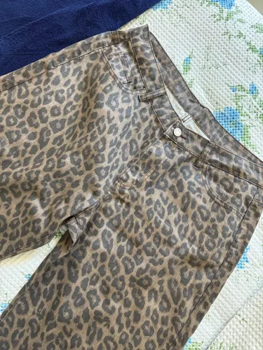 Calça animal print nova.