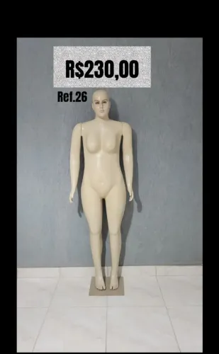 Manequim feminino plus size 