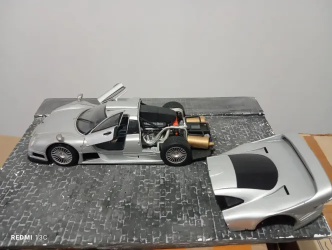 Miniatura Mercedes-Benz CLK GTR AMG - Maisto - escala 1/18