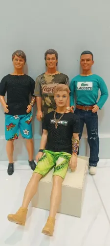 4 Bonecos Ken - Coleção