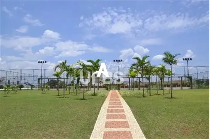 Terreno em condomínio com 432,5m² à venda no Jardim Versailles
