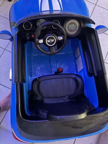 Carro elétrico NOVO 3-8 anos.
