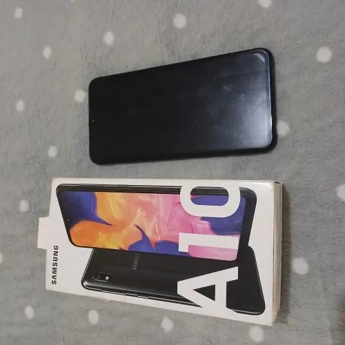 Celular Samsung A10 com defeito