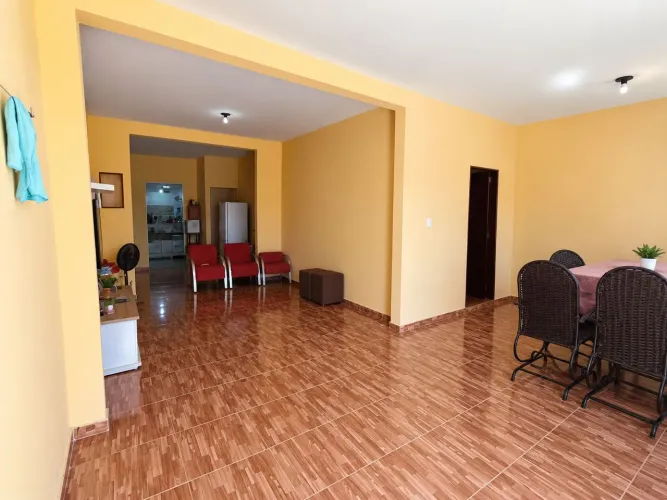 Casa duplex com piscina e deck. Área 6x25