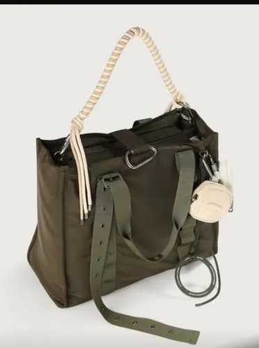 Bolsa tote com charms - Verde Escuro | Alexandre Pavão + Pool