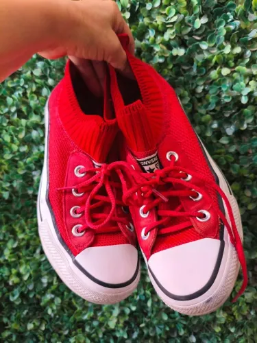 Tênis vermelho Tam:36 lindo
