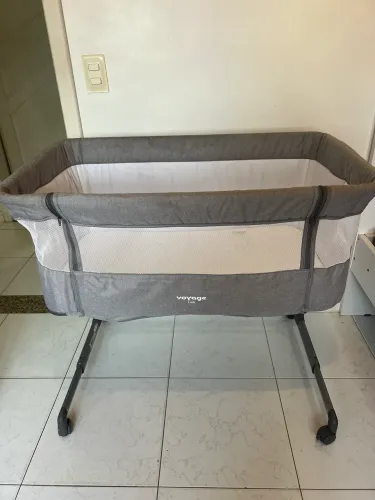 Vendo berço portátil. Em perfeito estado. De 01 até 06 meses