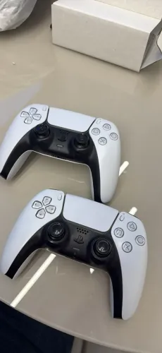1 controle PS 5 original- vendo 2 por R$ 620,00
