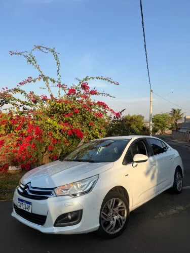 Citroen C4 Lounge Exclusive 1.6 Turbo 4P Aut. 2014