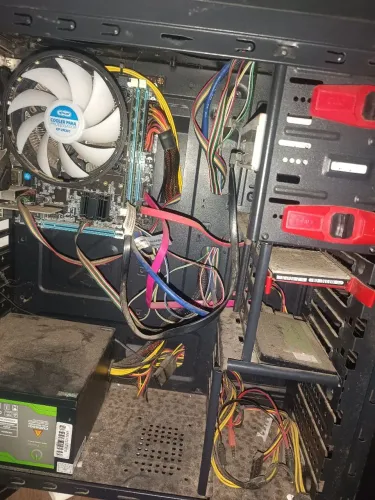 Pc 16GB top COM LEDS Tá empoeirado