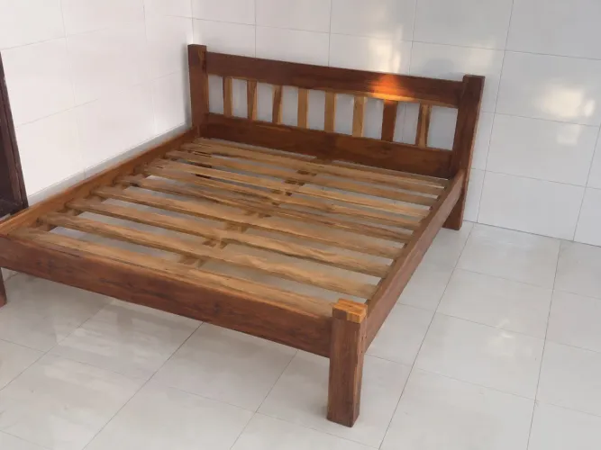 Cama de madeira