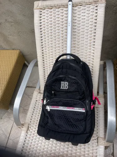 Mochila Rebeca bombom bem conservada