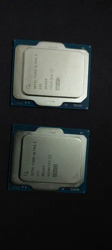 Dois processadores Intel core Ultra 5 235