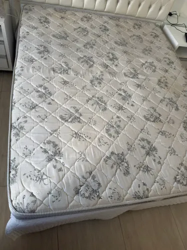 Cama Box Queen com Colchão de Molas Ensacadas - Bom Estado