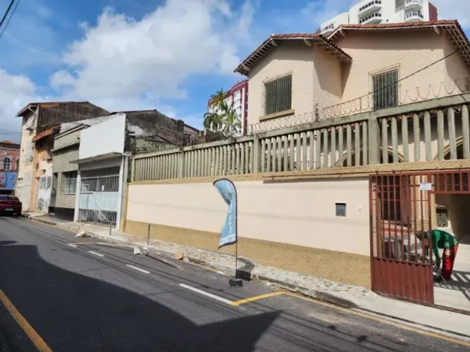Alugo Casa Residencial ou Comercial na Veiga Cabral Com 2 Pavimentos