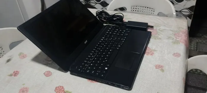 Notetbook acer 4gb hd 500 bateria boa já vai formatado