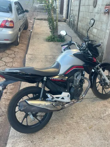 Titan 2023 único dono