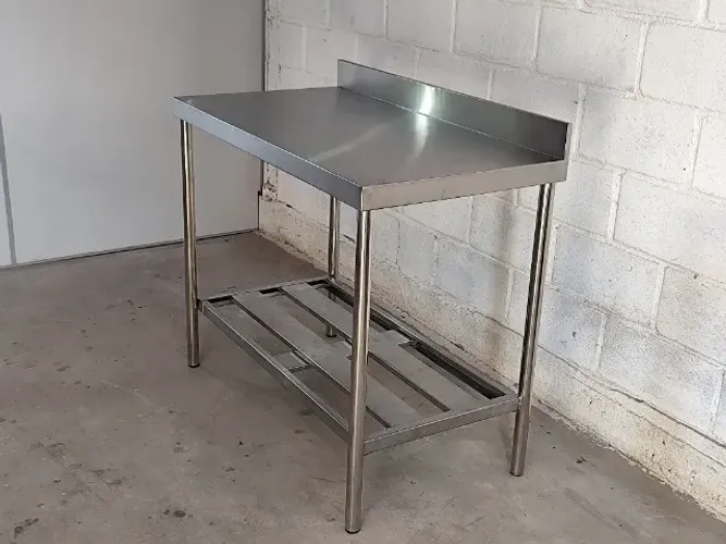 Bancada Inox 1,10x0,70x0,90m com Espelho Sanitário