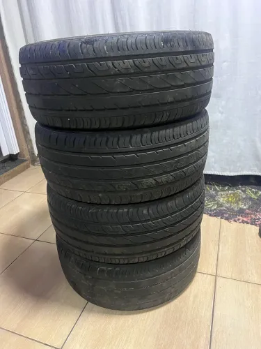 Pneus semi novos.