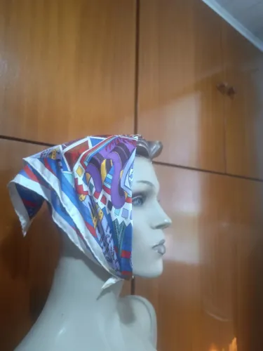 Lenço Feminino de Seda Mademoiselle Soie Estampado 