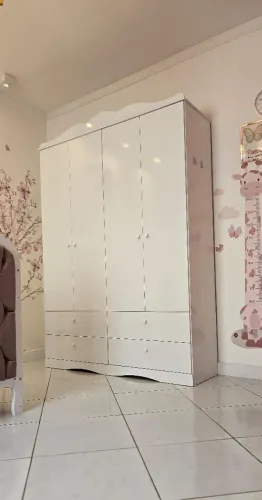 Guarda-roupa branco infantil