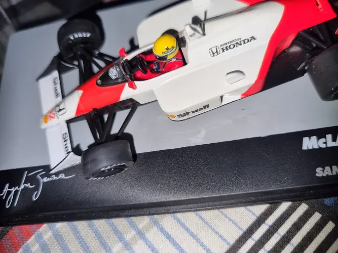 Miniatura F1 Ayrton Senna 