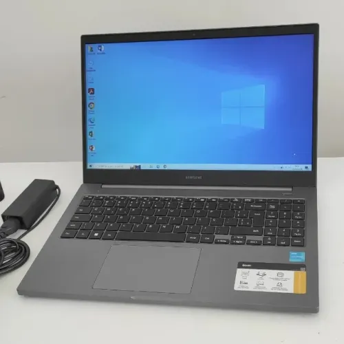 Notebook Samsung NP550XDA KP3 Celeron 6305 4GB RAM SSD 256GB + HD 500GB Tela 15,6" FHD