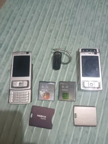 2 Nokias N95 + Fone Bluetooth - Com Marcas de Uso / Para Conserto ou Peças, coleção, Leia