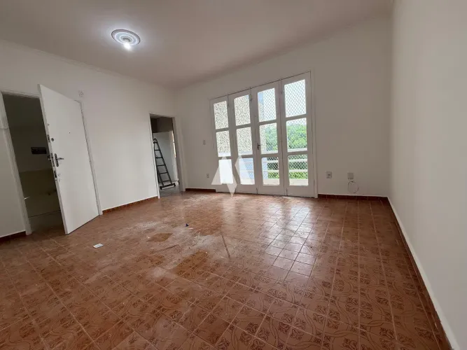 Apartamento de frente com 2 dormitórios para locação com sacada no Embaré, Santos, São Pau