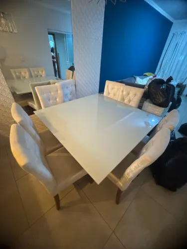VENDO: Jogo de Jantar (8 Lugares) - Mesa Branca com Vidro + 8 Cadeiras - R$ 2.500