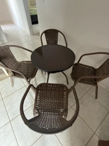 Mesa com 4 cadeiras