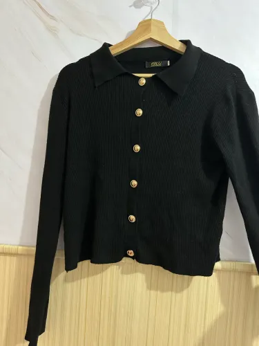 Blusa feminina gola polo preta