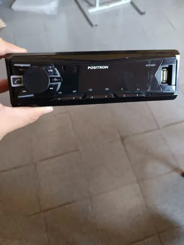Som automotivo pósitron