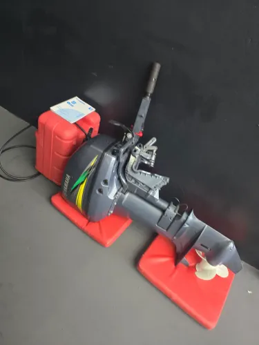 motor de popa yamar  15 HP