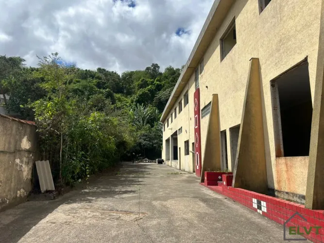 Prédio Comercial 568m² com Recepção Escritórios e Poço Artesiano no Butantã