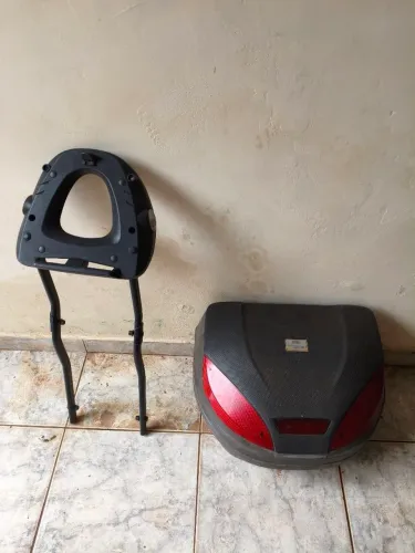 Baú de moto + suporte