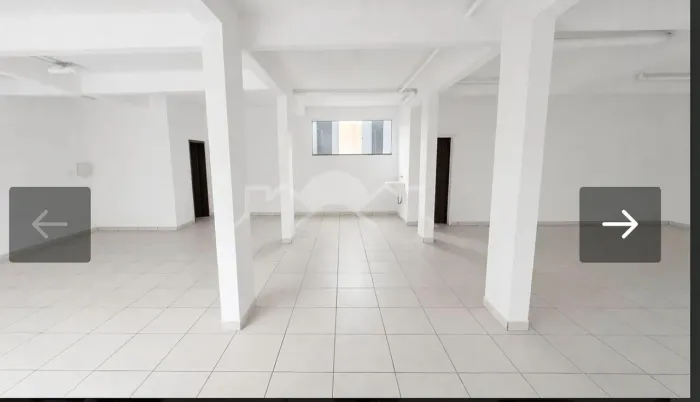 Alugo Sala Comercial bem localizada.