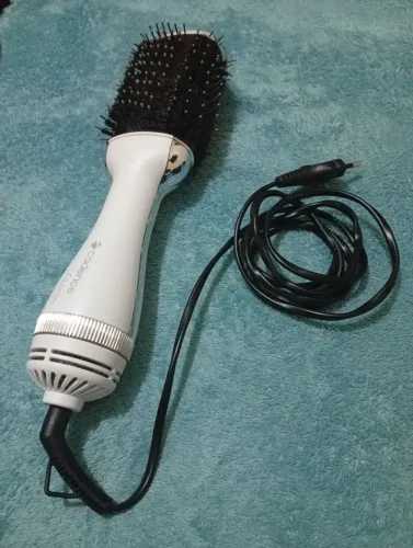 Secador com escova