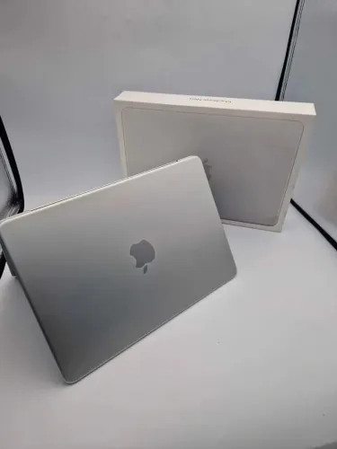 MacBook neo silver impecável na garantia Apple até abril 2027