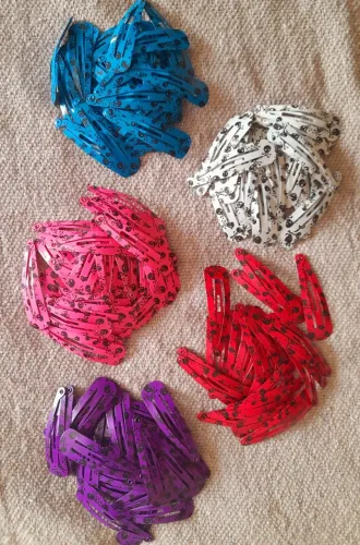 Presilha  cabelo caveiras  tic  tac