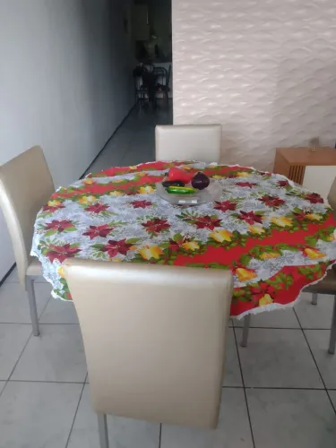 Mesa com 4 cadeiras