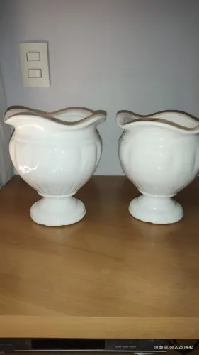 Cachepots Brancos lindos Kit com 2 cerâmica de Porto Ferreira Sp